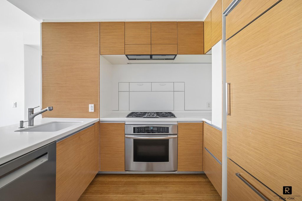 2 River Terrace, Unit 4M photo 4