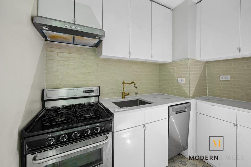 195 Willoughby Avenue, Unit 408 photo 9