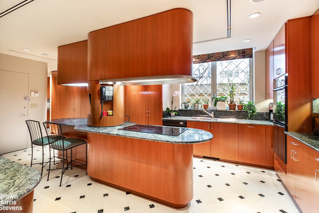 25 Sutton Place, Unit MAISONETTE photo 6