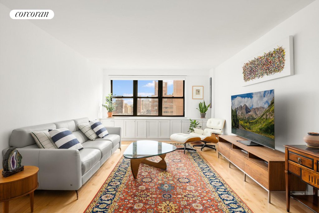 201 East 28th Street, Unit 18B