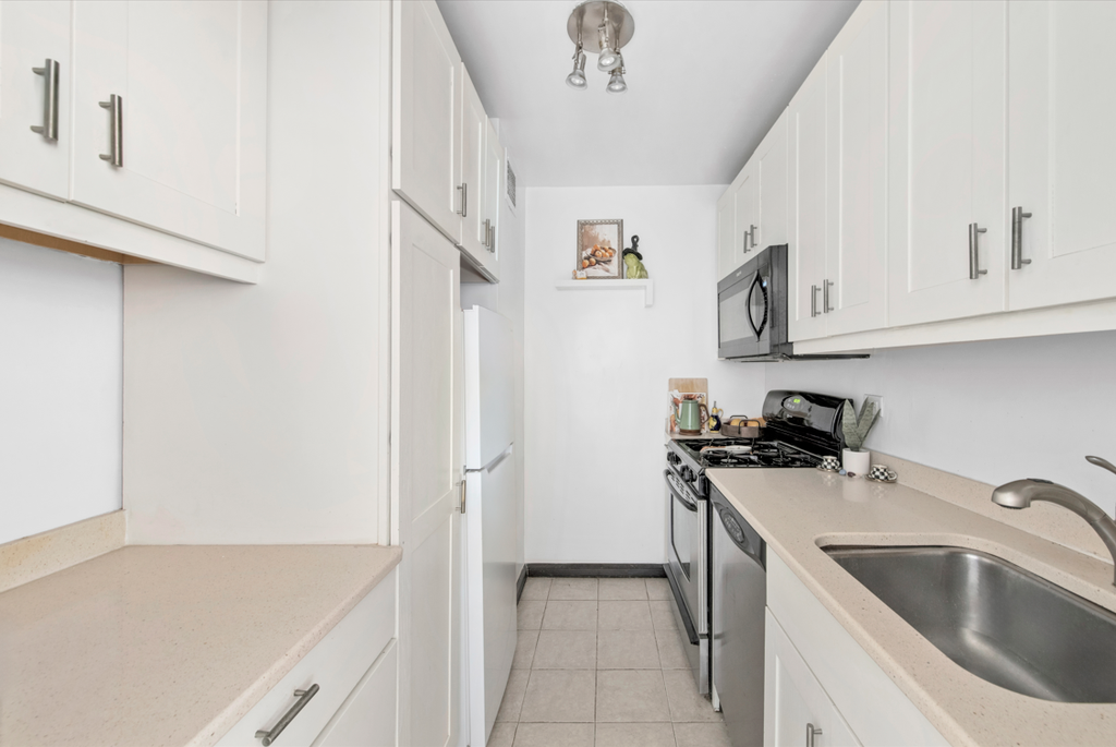 205 West End Avenue, Unit 16F