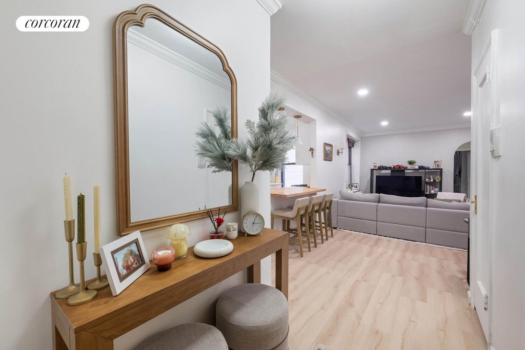 225 Bennett Avenue, Unit 1T photo 5