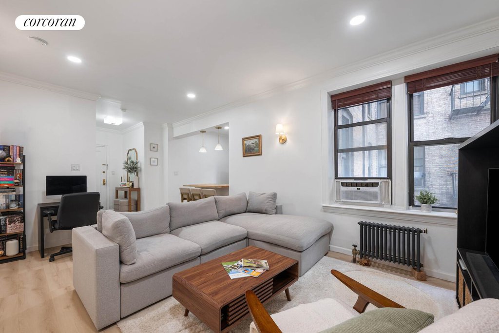 225 Bennett Avenue, Unit 1T photo 6