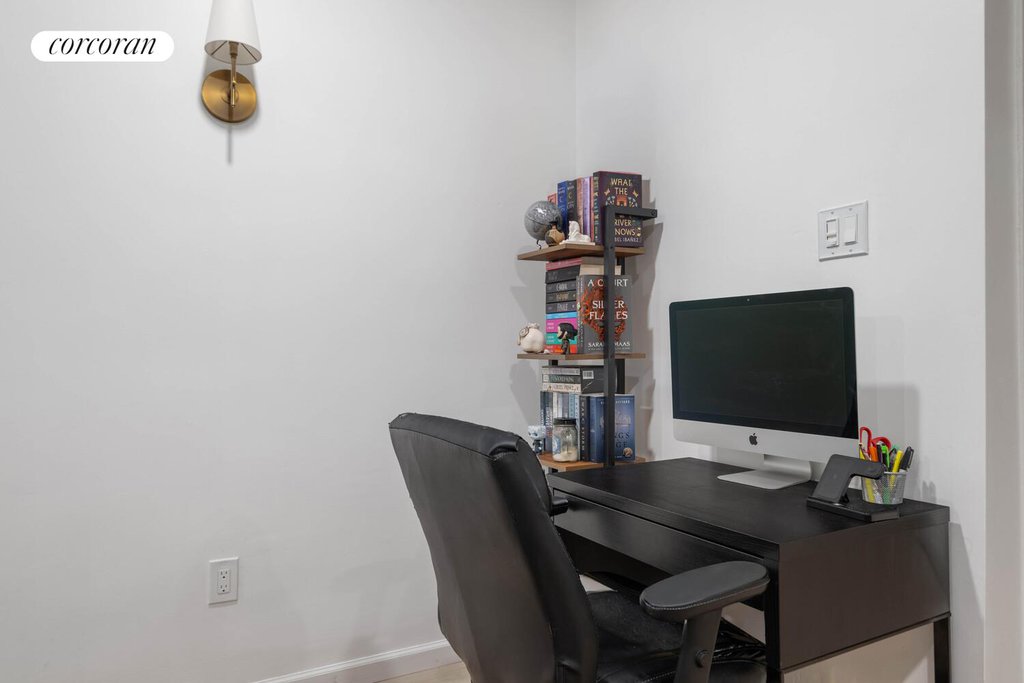 225 Bennett Avenue, Unit 1T photo 7