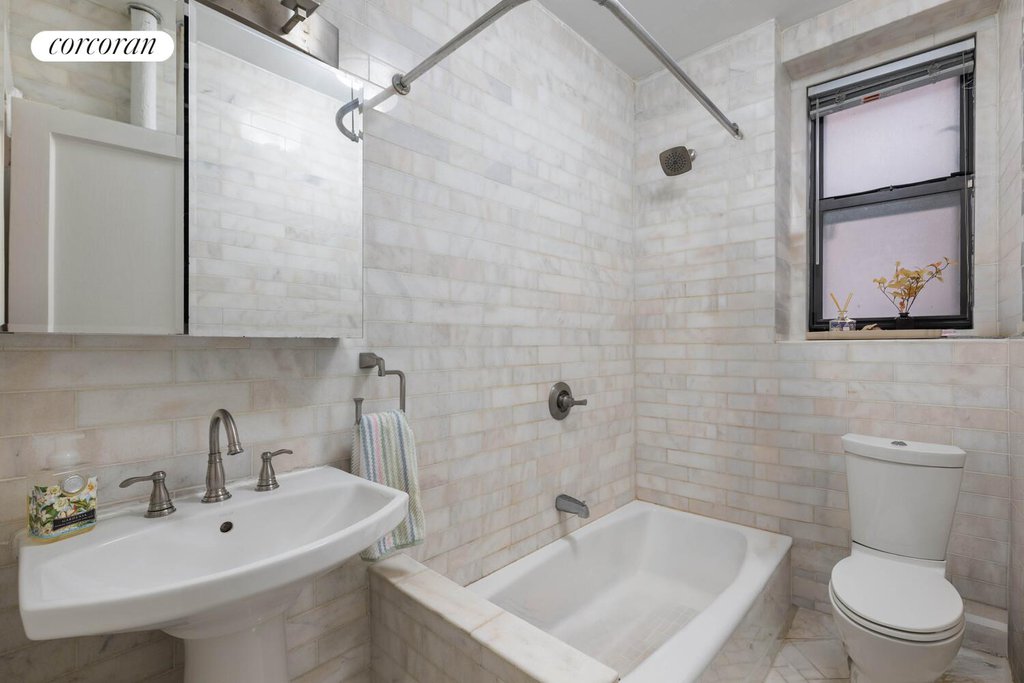 225 Bennett Avenue, Unit 1T photo 8