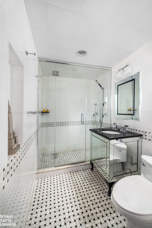 465 West 23rd Street, Unit 12D photo 5