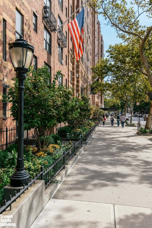 465 West 23rd Street, Unit 12D photo 19