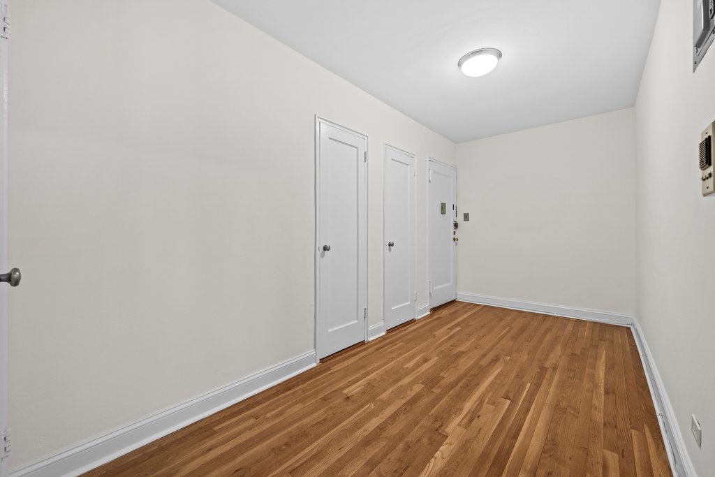 5621 Netherland Avenue, Unit 4D photo 3