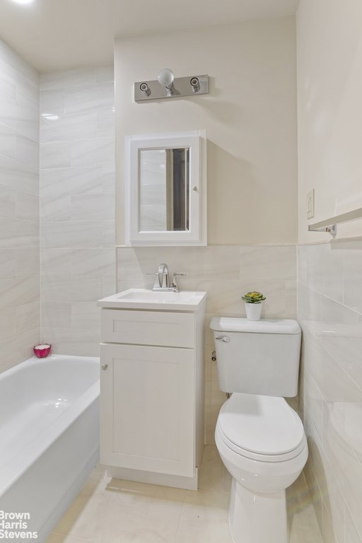 121 East 10th Street, Unit 2C photo 8