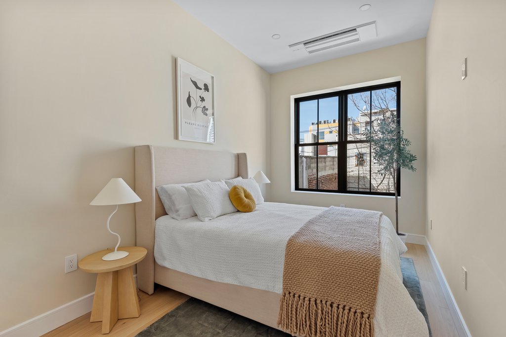 21 Conselyea Street, Unit 1 photo 8
