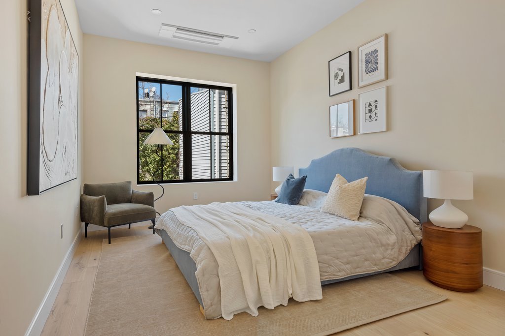 21 Conselyea Street, Unit 1 photo 9
