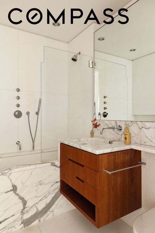 205 West 19th Street, Unit 11 photo 22