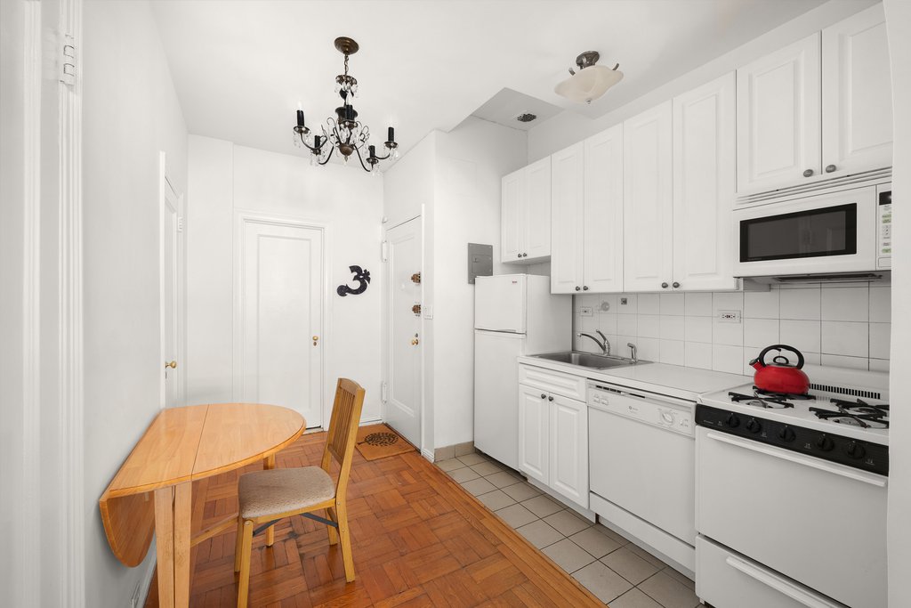 235 East 73rd Street, Unit 1A photo 3