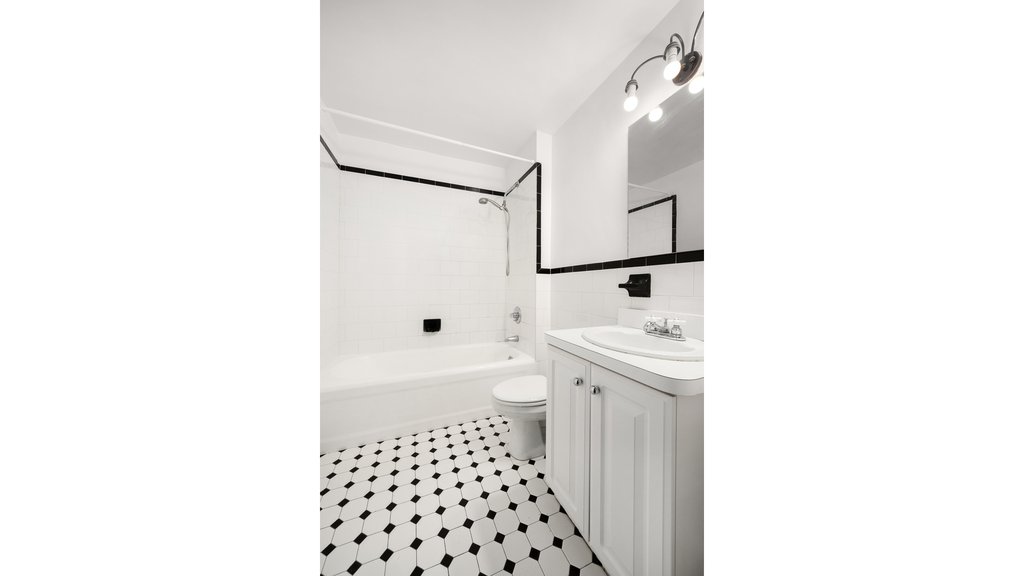 235 East 73rd Street, Unit 1A photo 4