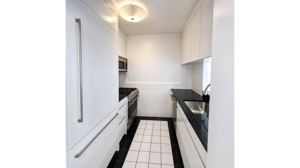 150 West 56th Street, Unit 3312 photo 4