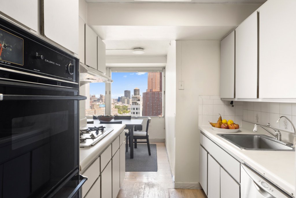 170 Park Row, Unit 18B photo 5
