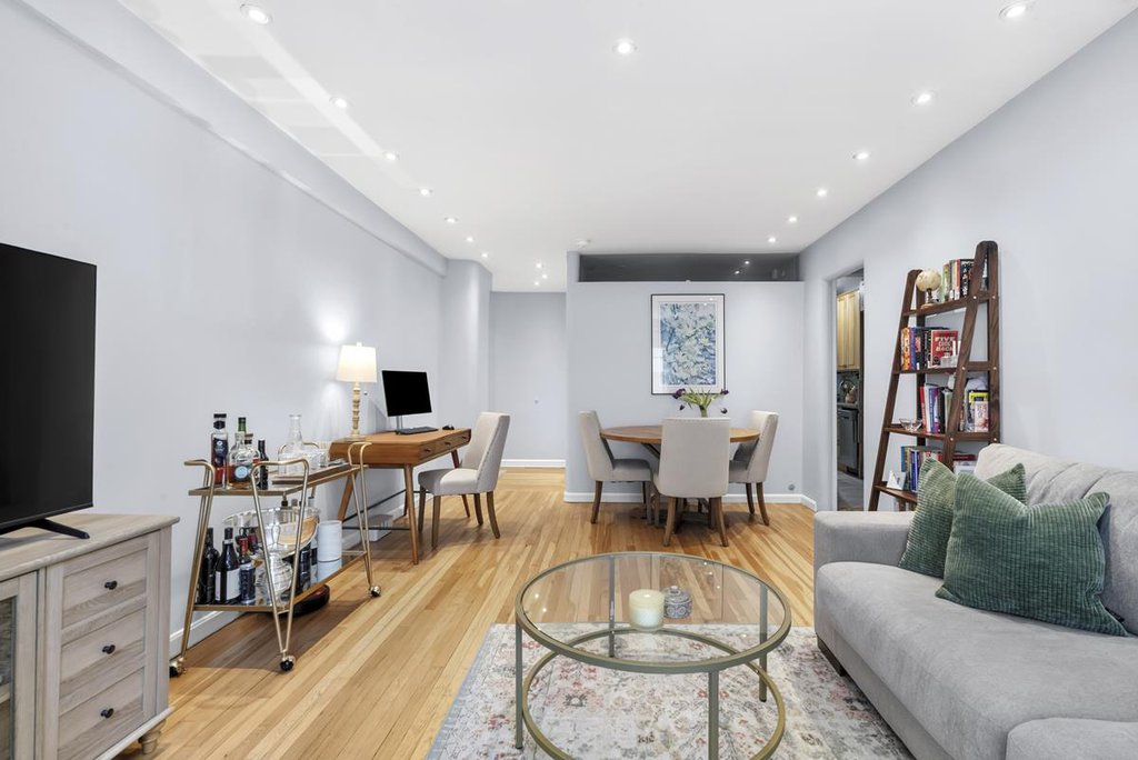 227 East 57th Street, Unit 5D photo 2