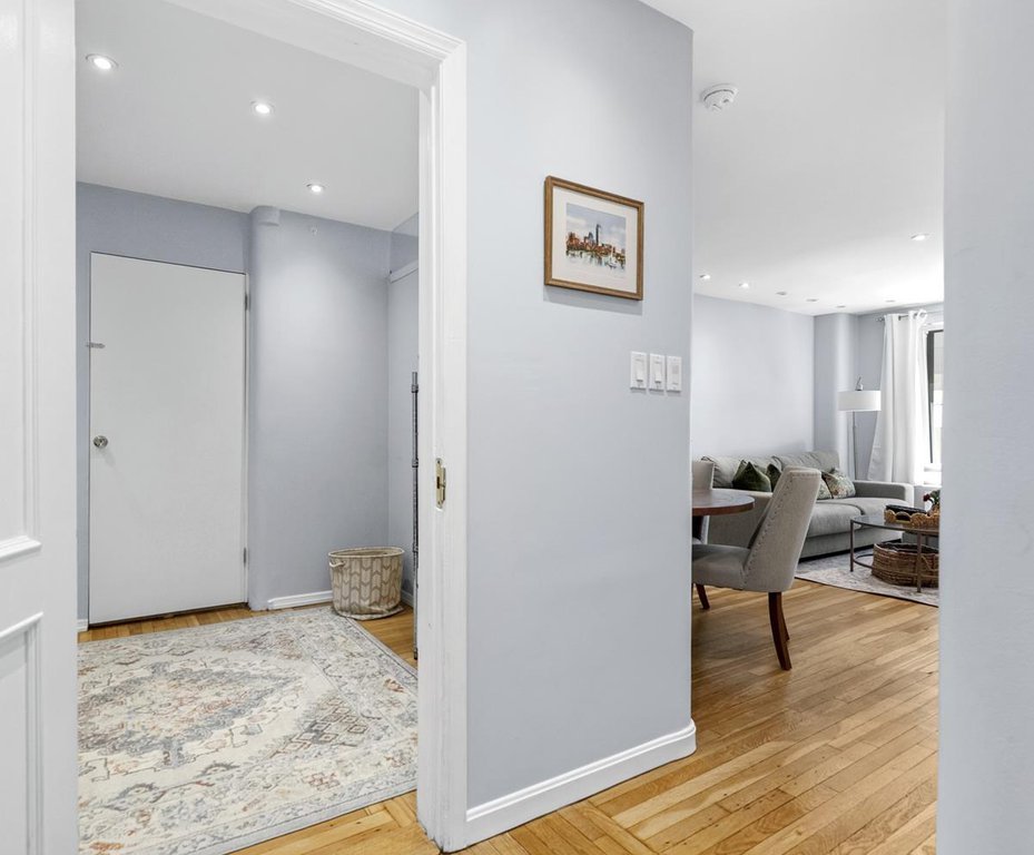 227 East 57th Street, Unit 5D photo 3