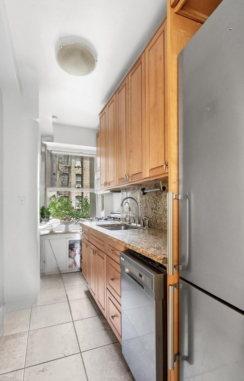227 East 57th Street, Unit 5D photo 7