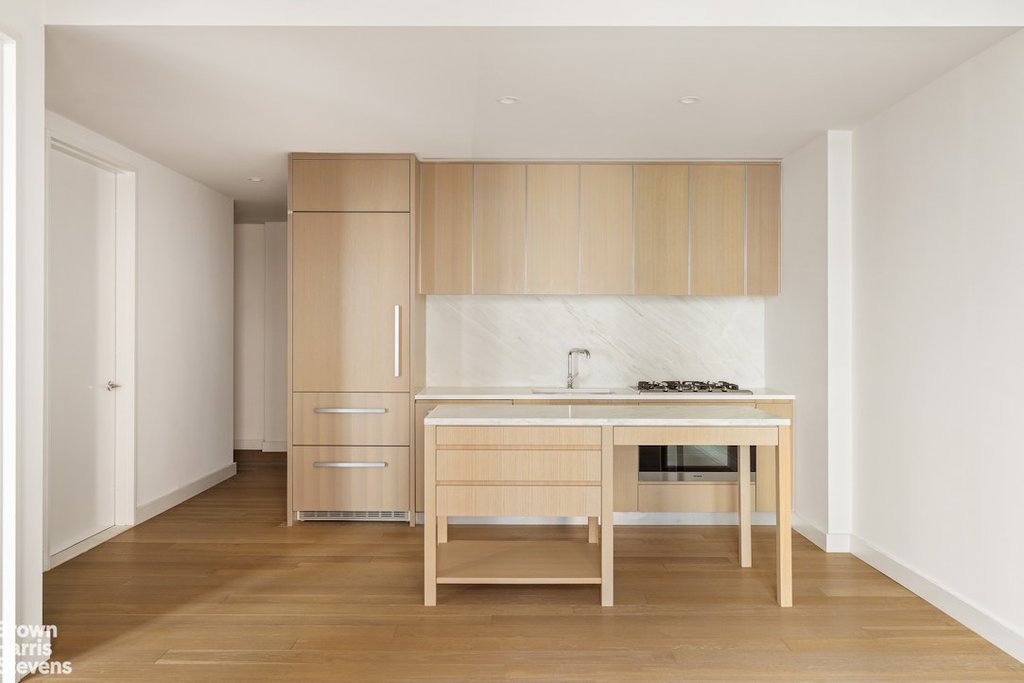 500 West 45th Street, Unit 321 photo 3
