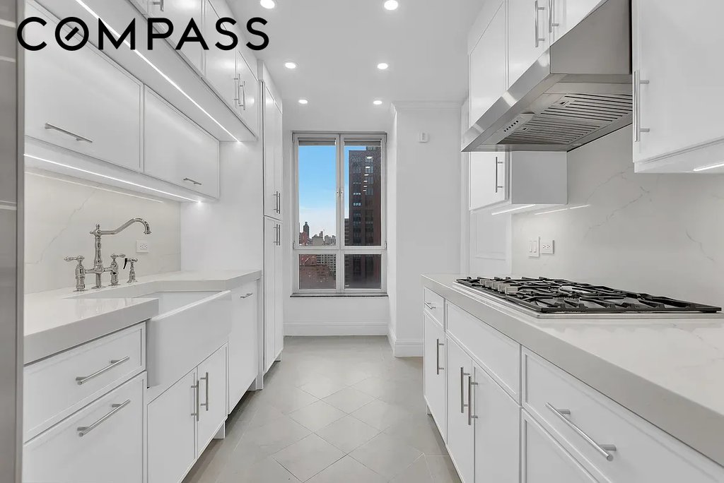 351 East 51st Street, Unit PH5C photo 3