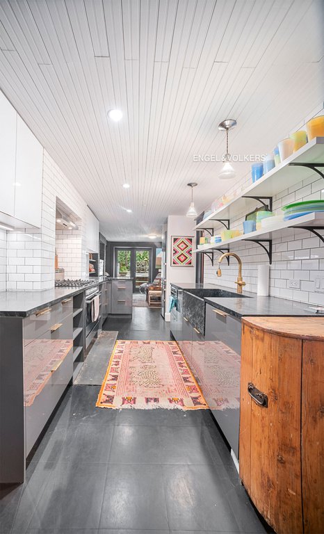 351 West 30th Street – For Rent photo 15