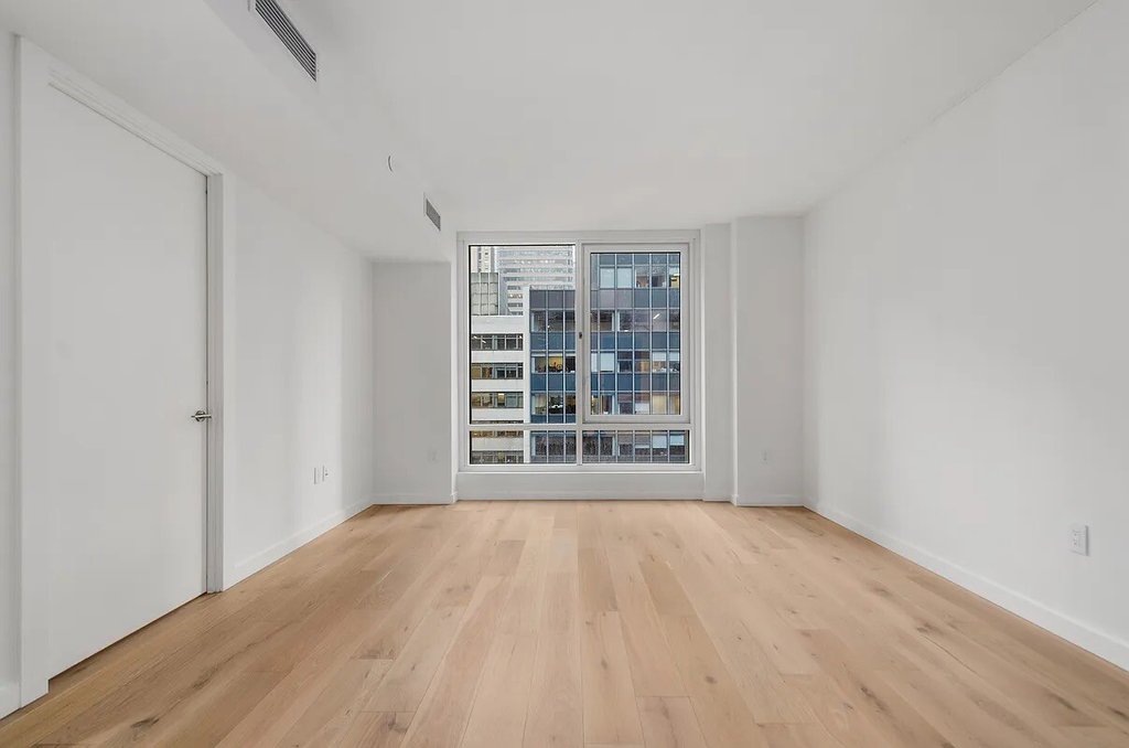 135 East 47th Street, Unit 19F photo 3