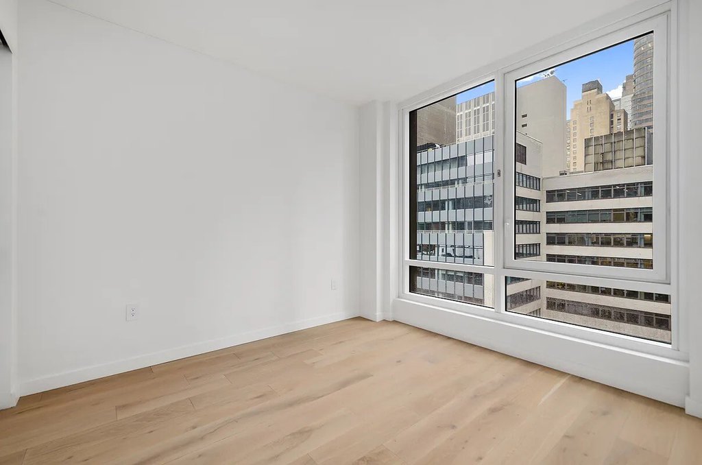 135 East 47th Street, Unit 19F photo 10