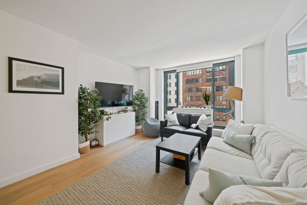 1 Irving Place, Unit V7C photo 2