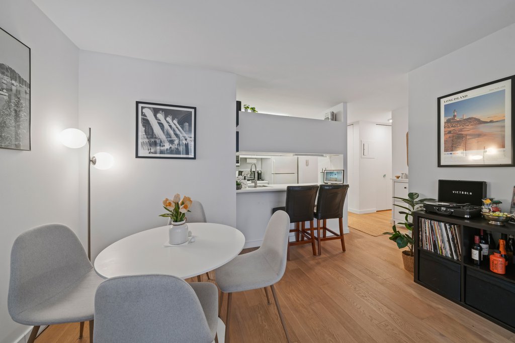 1 Irving Place, Unit V7C photo 4