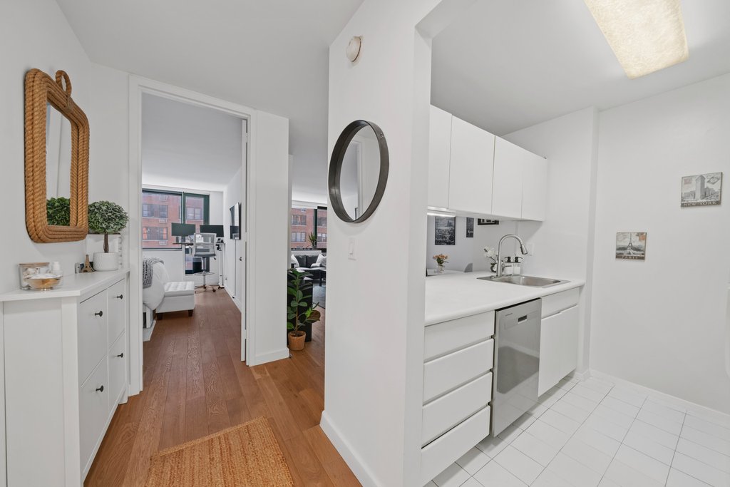 1 Irving Place, Unit V7C photo 5