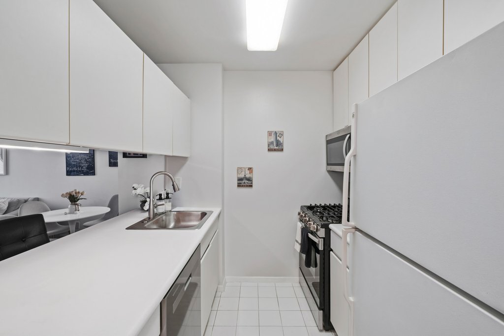 1 Irving Place, Unit V7C photo 6