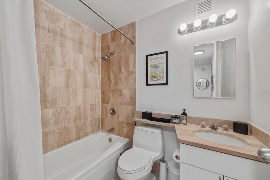 1 Irving Place, Unit V7C photo 8