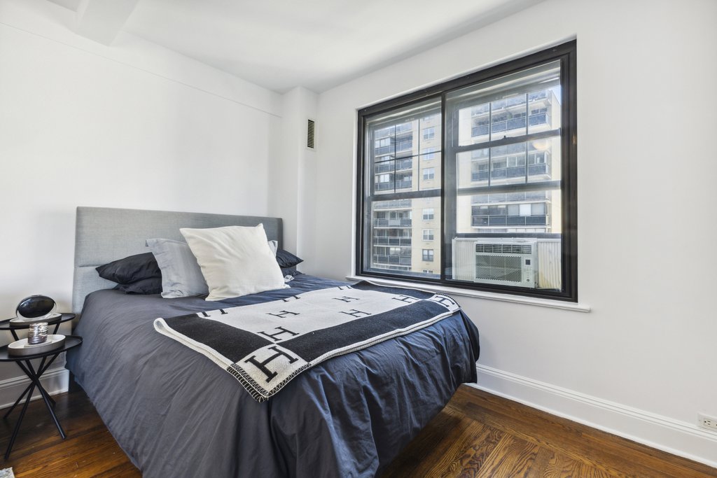 200 East 16th Street, Unit 12H photo 4