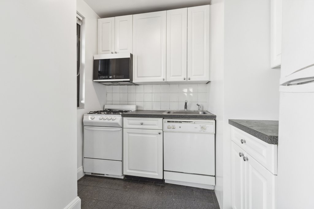 200 East 16th Street, Unit 12H photo 5