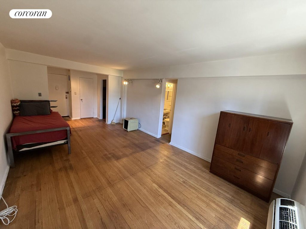 229 East 28th Street, Unit 5H photo 2