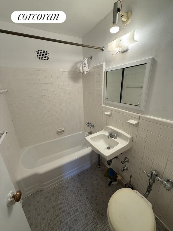 229 East 28th Street, Unit 5H photo 5