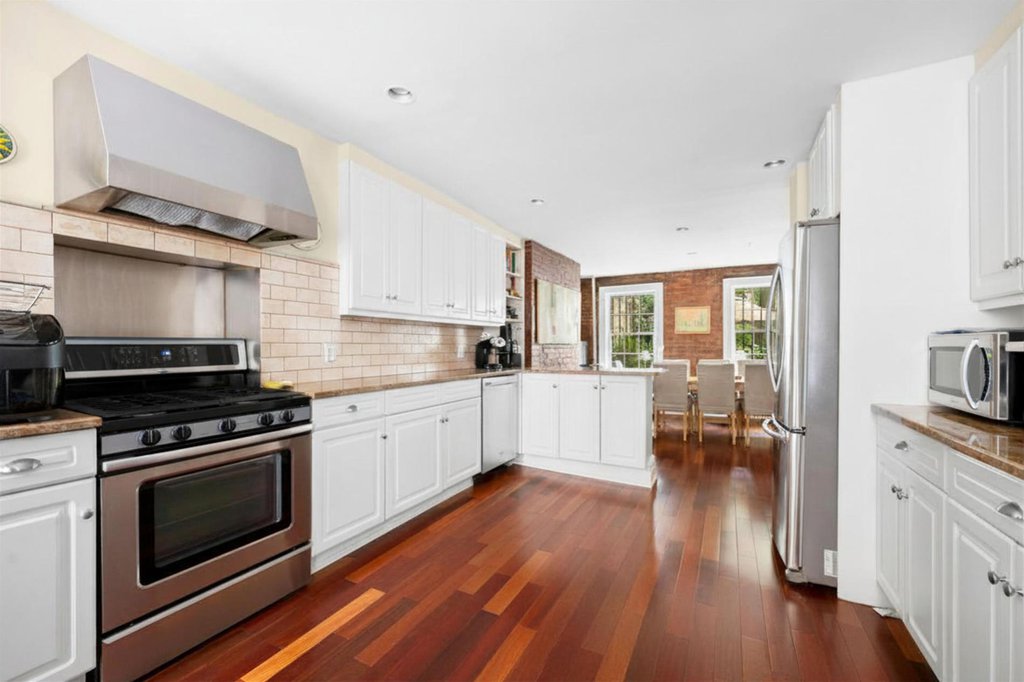 312 East 53rd Street – For Sale photo 3