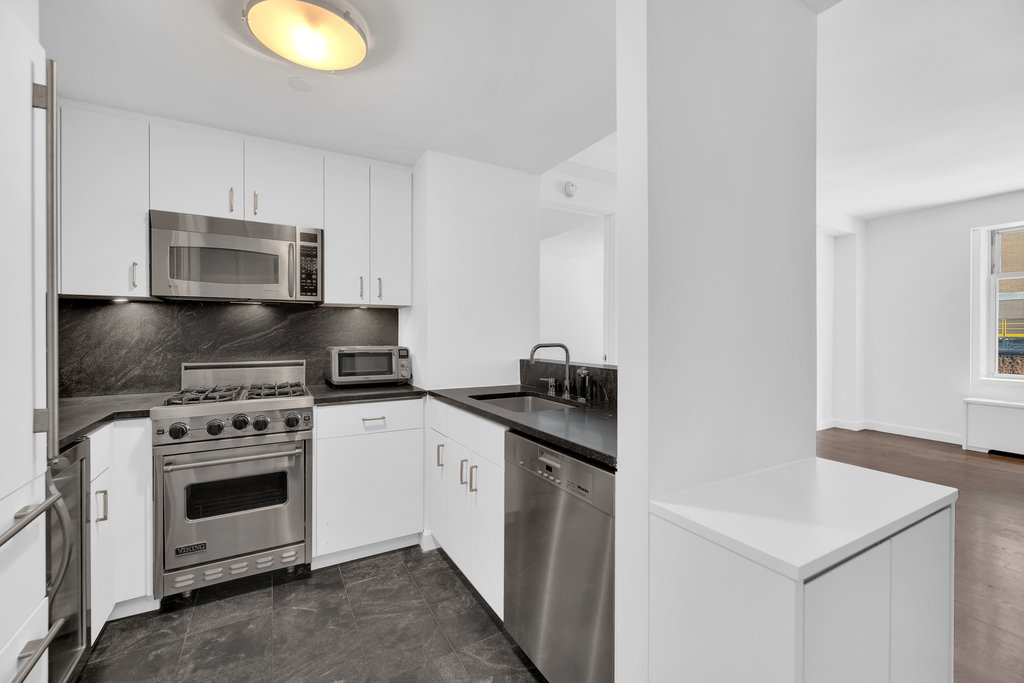 100 West 58th Street, Unit 4C photo 5