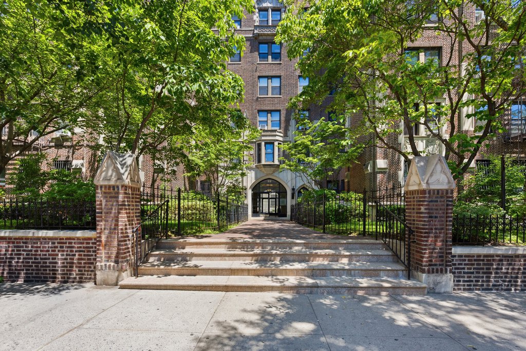 255 Eastern Parkway, Unit E12