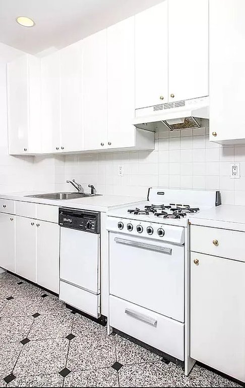 231 Lexington Avenue, Unit 2B photo 3