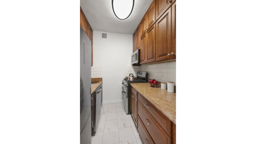 520 East 72nd Street, Unit 17C photo 4