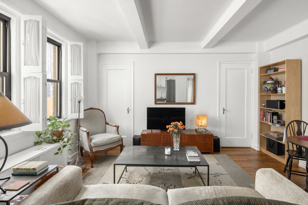 211 East 35th Street, Unit 9D photo 2