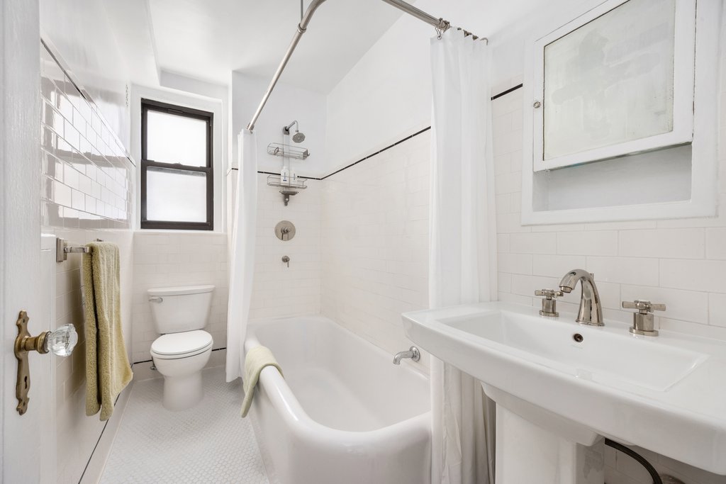 211 East 35th Street, Unit 9D photo 8