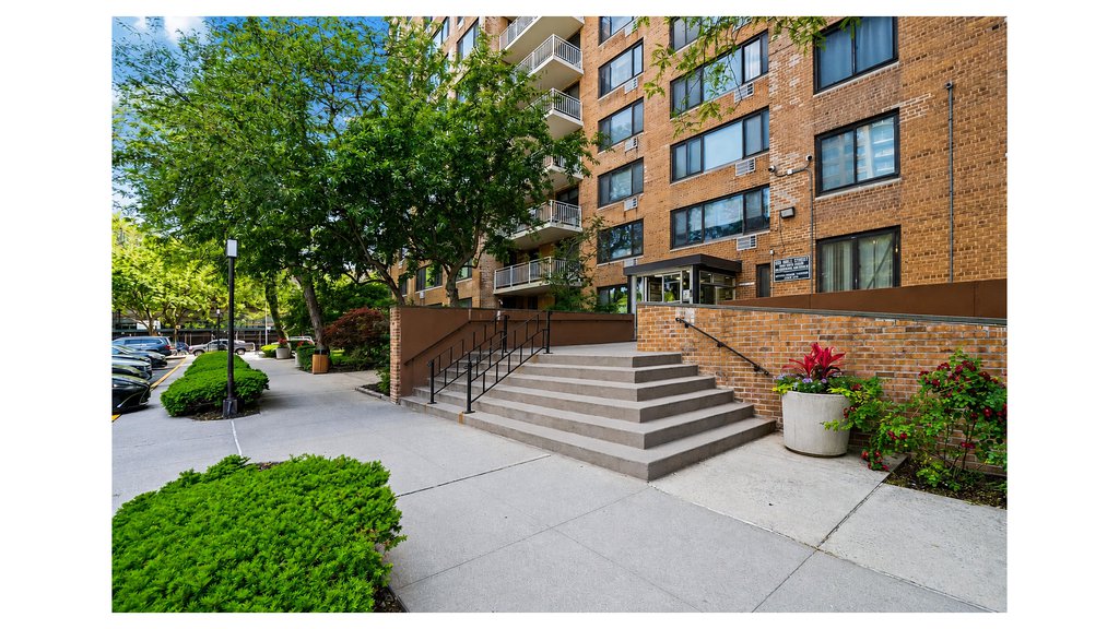 185 Hall Street, Unit 1704 photo 12