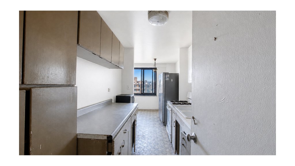 185 Hall Street, Unit 1704 photo 3