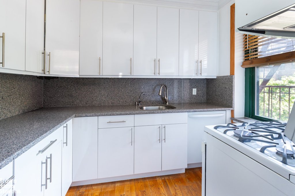 78-11 35th Avenue, Unit 3G photo 2