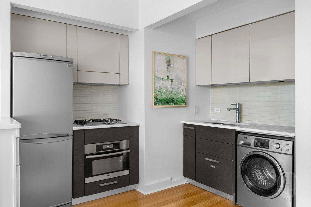 505 West 47th Street, Unit 1FN photo 3