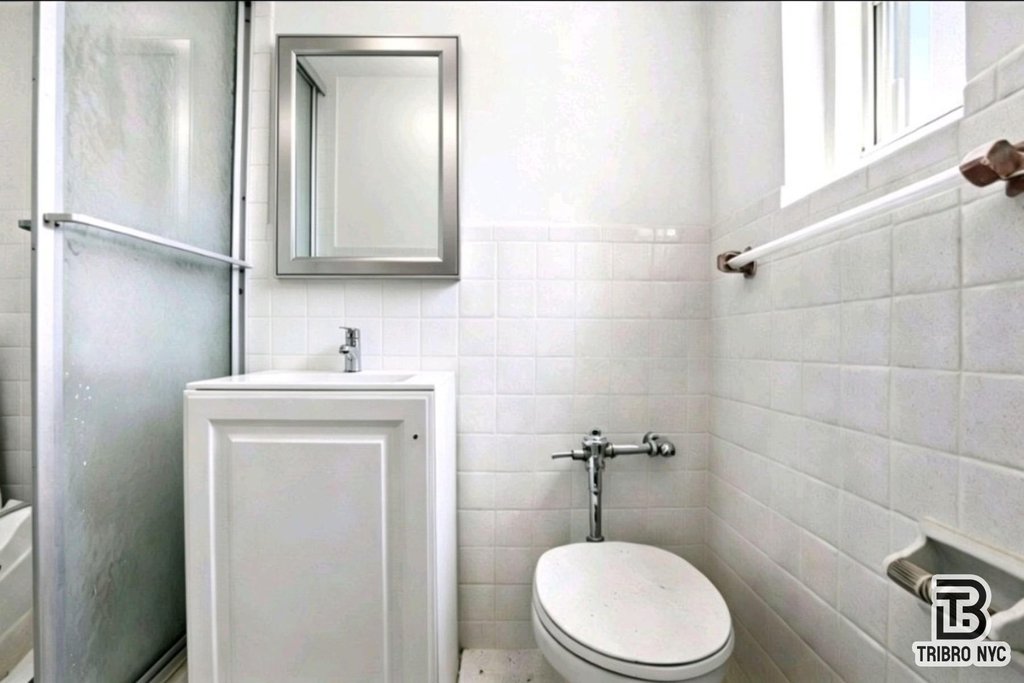 2390 Palisade Avenue, Unit 2F photo 9