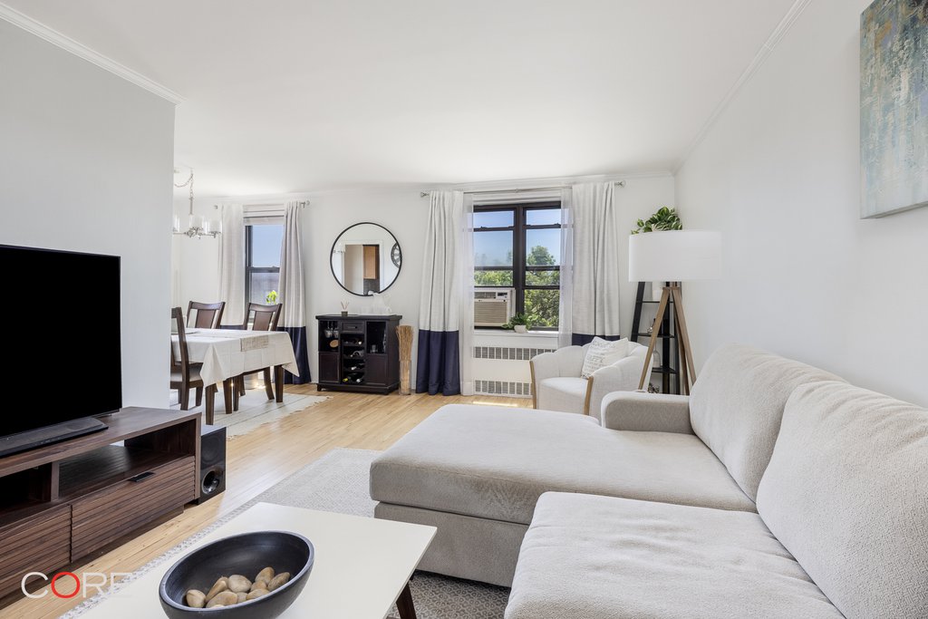 87-09 34th Avenue, Unit 6J photo 2